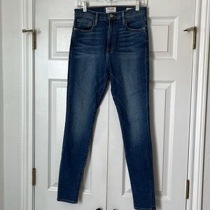 Frame denim jeans medium wash. Soft and stretchy size 28. Ali high rise skinny.